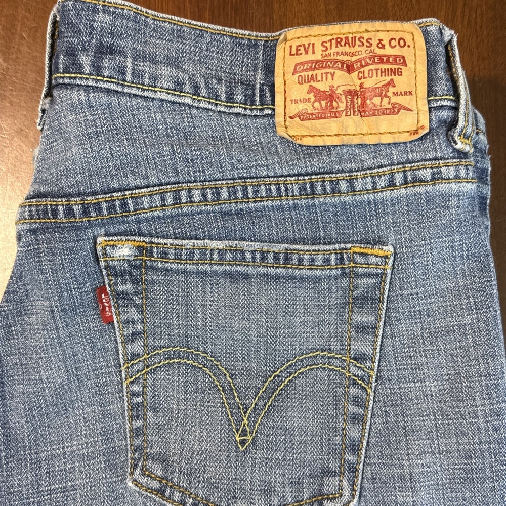 Vintage Y2K Levis 515 Womens Bootcut Jeans 6M Mid Rise Medium Wash Classic
